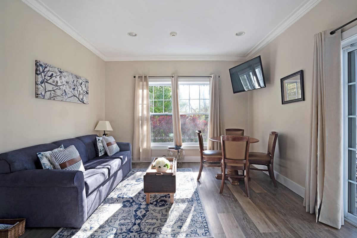 Apartment | Living area | Flat-screen TV