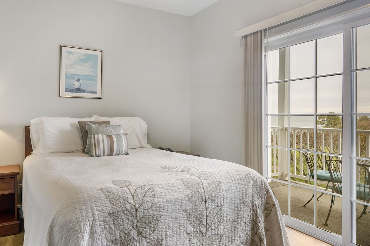 Water View, First Floor, Accessible | 2 bedrooms, iron/ironing board, free WiFi