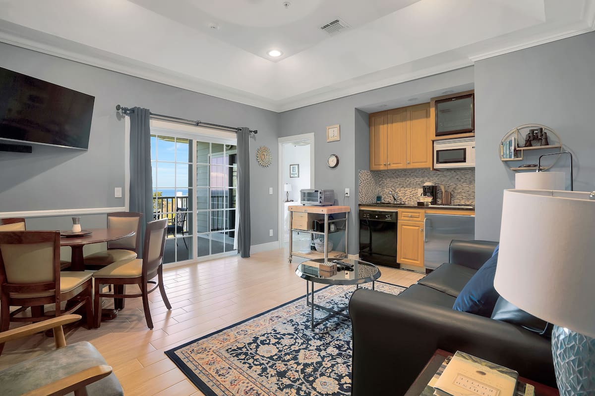 Condo | 2 bedrooms, iron/ironing board, free WiFi