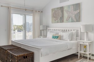 Deluxe Apartment, 2 Bedrooms (Waterfront) | Individually decorated, individually furnished, iron/ironing board