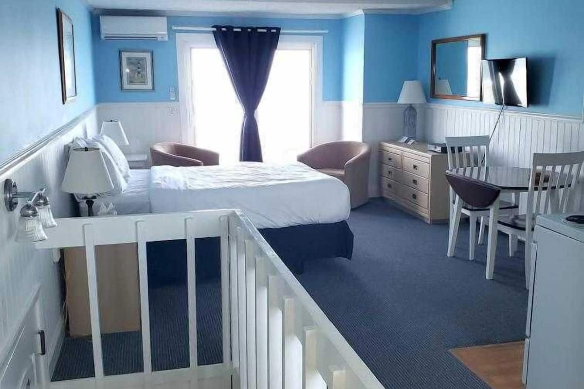 Deluxe Studio, Sea View | Individually decorated, individually furnished, iron/ironing board