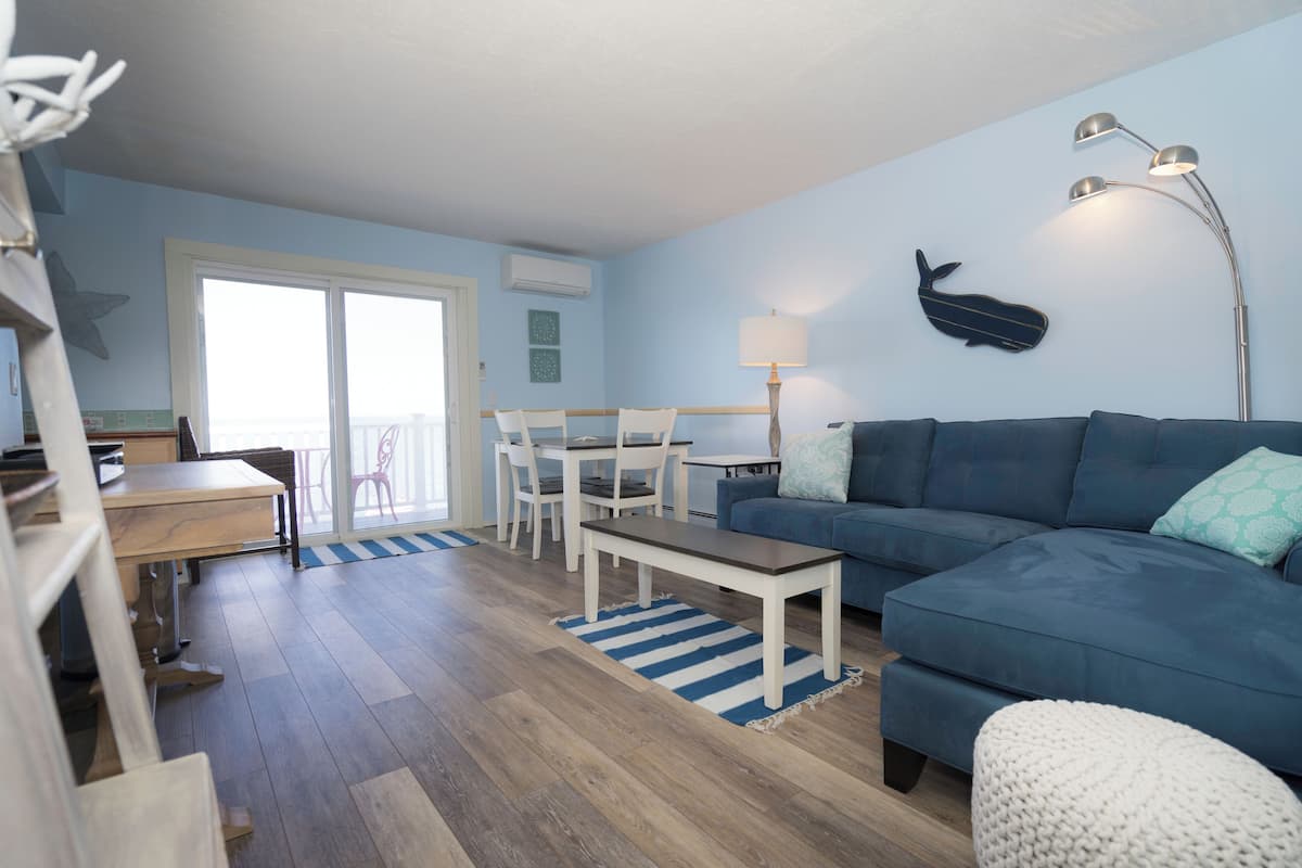 Premier Apartment, 2 Bedrooms, Sea View | Living area | TV