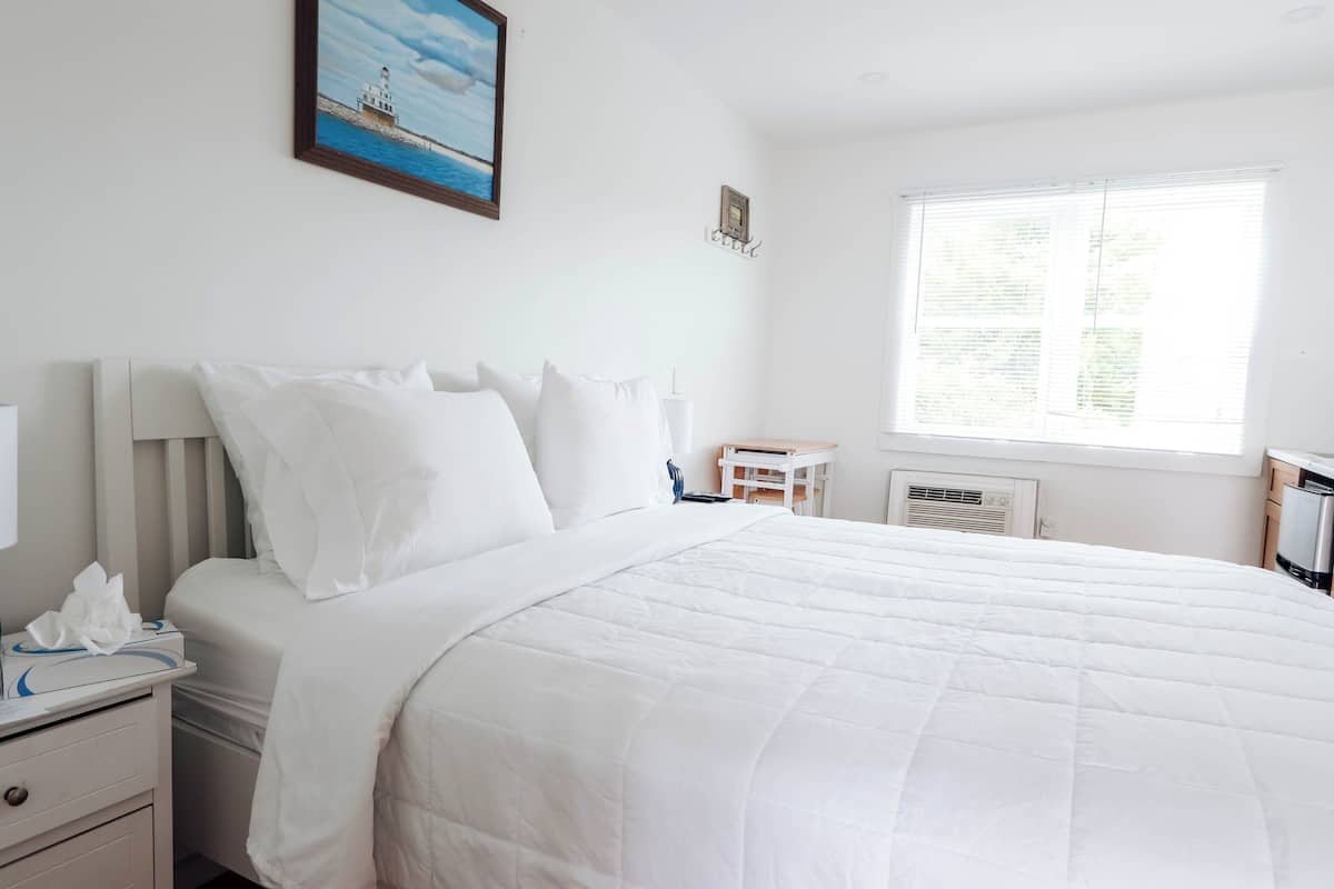 Basic Room | Iron/ironing board (on request), WiFi (free), individually decorated
