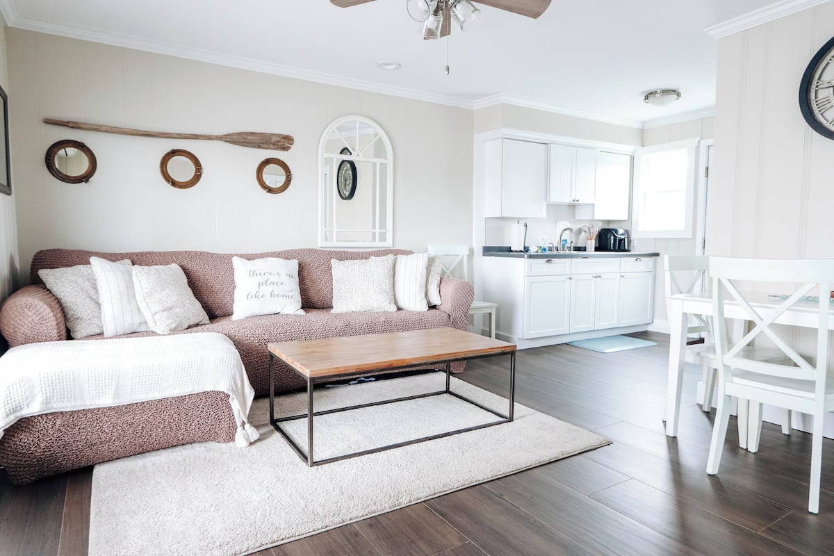 Standard Cottage, 2 Bedrooms | Living area | TV