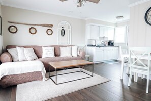 Stuga Standard - 2 sovrum | Vardagsrum | Tv