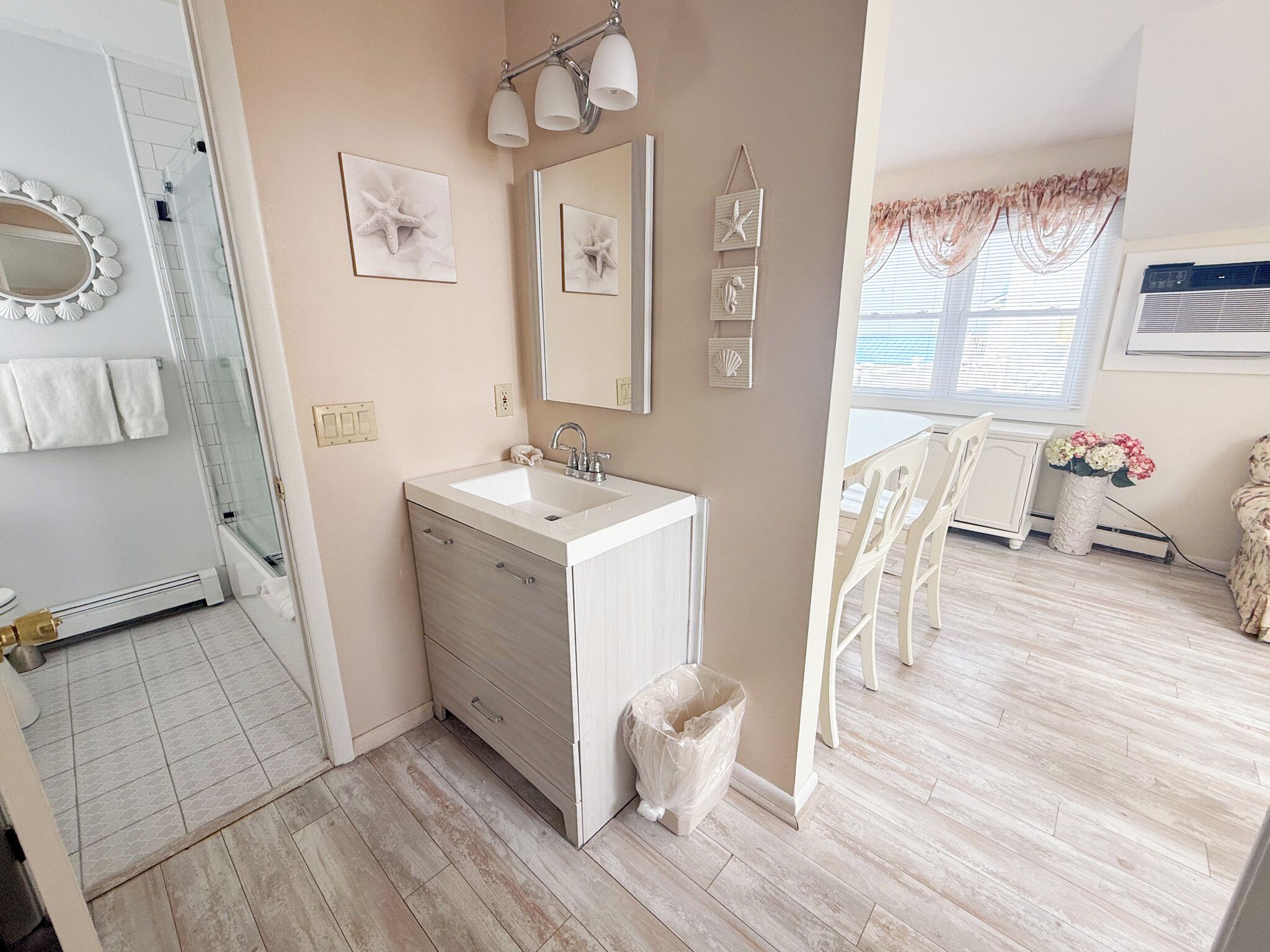 standard suite, 1 bedroom | bathroom | free toiletries, hair dryer, towels, soap