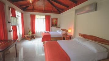 Skrivebord, mørklægningsgardiner, gratis Wi-Fi, sengetøj