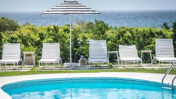 Outdoor pool, pool umbrellas, sun loungers
