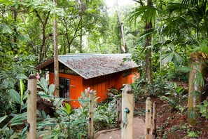 Standard Bungalow, 2 Katil Kelamin (Double), Kitchenette, River View | Katil lipat simpan/tambahan, cadar katil 