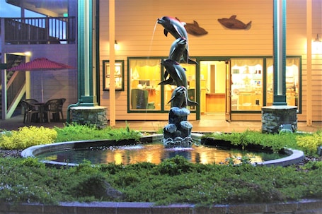 Exterior detail. Emerald Dolphin Inn & Mini Golf