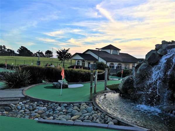 Mini-golf