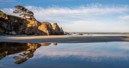 Emerald Dolphin Inn & Mini Golf