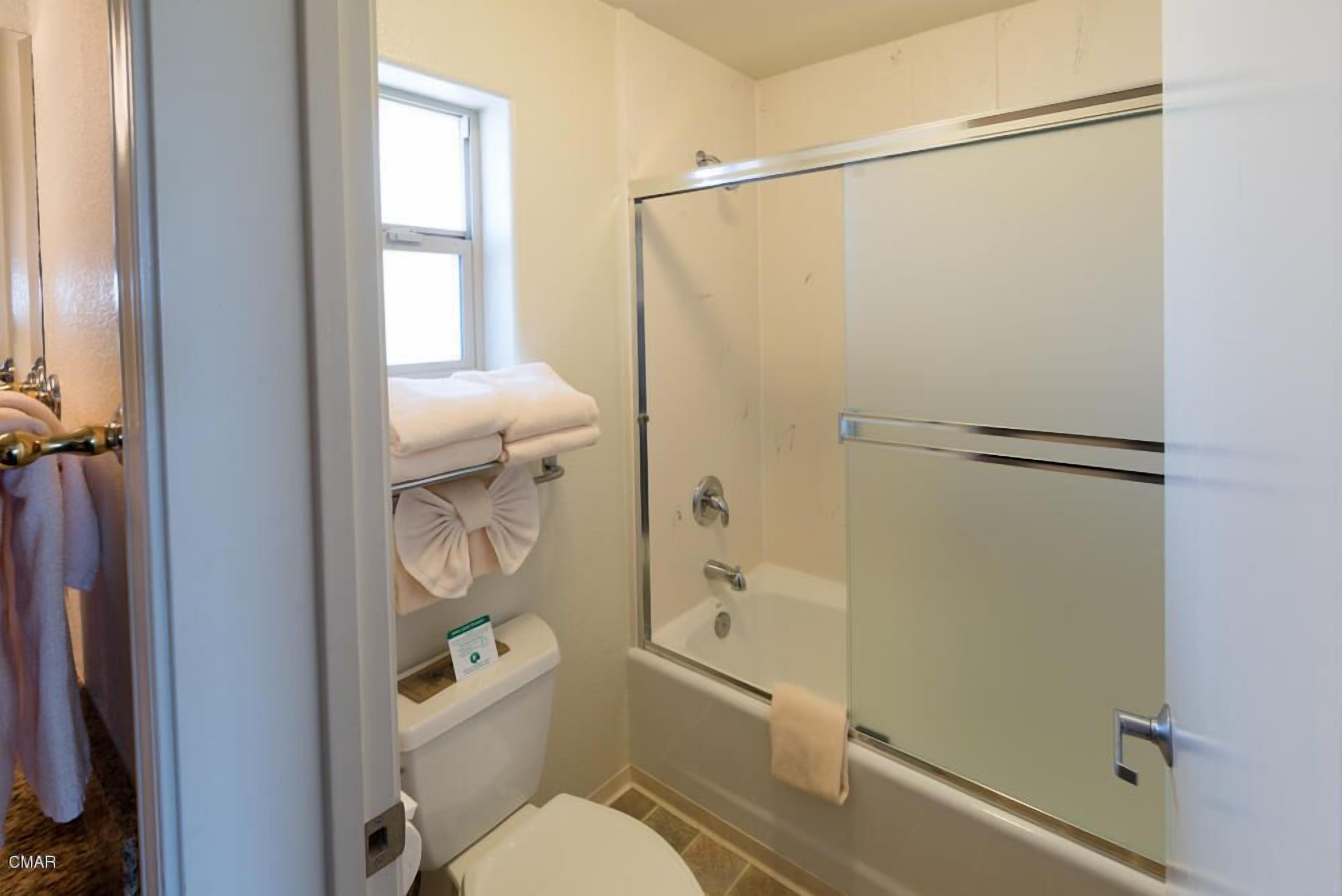 premium bedding, pillow-top beds, in-room safe, desk