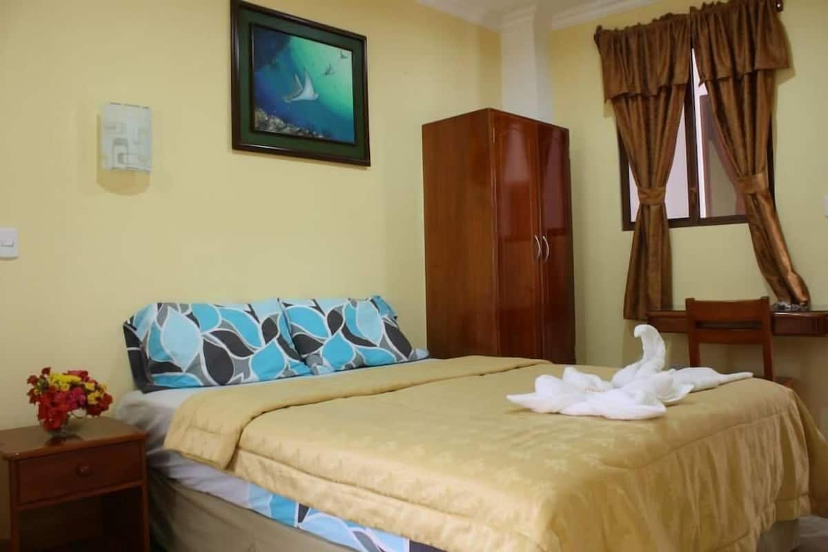 Premium bedding, desk, bed sheets
