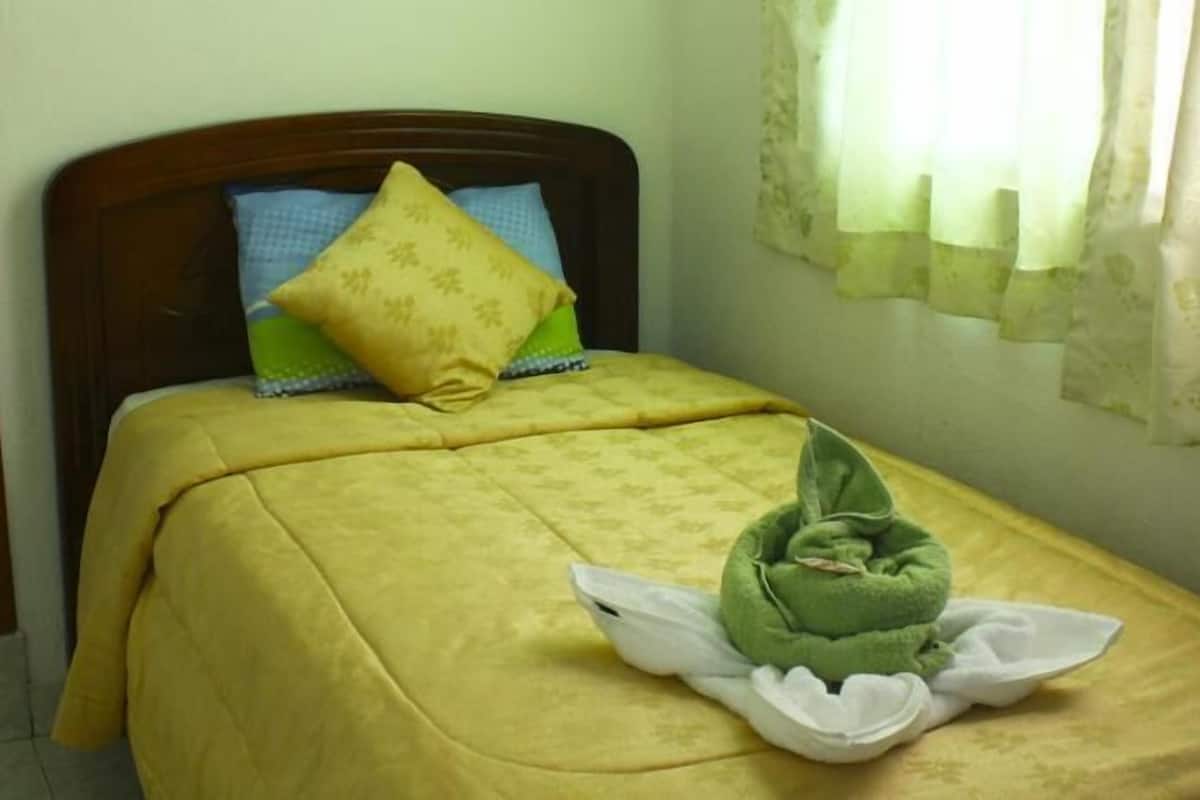 Premium bedding, desk, bed sheets