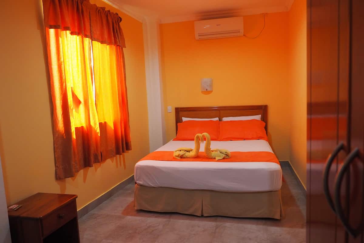 Premium bedding, desk, bed sheets