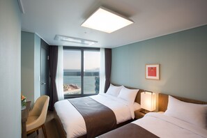 ジュニア スイート パーシャル オーシャン ビュー (Twin Room) | 高級寝具、デスク、遮光カーテン、WiFi (無料)