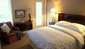 Chambre, 1 grand lit, salle de bains attenante, vue montagne | Draps en coton égyptien, literie de qualité supérieure