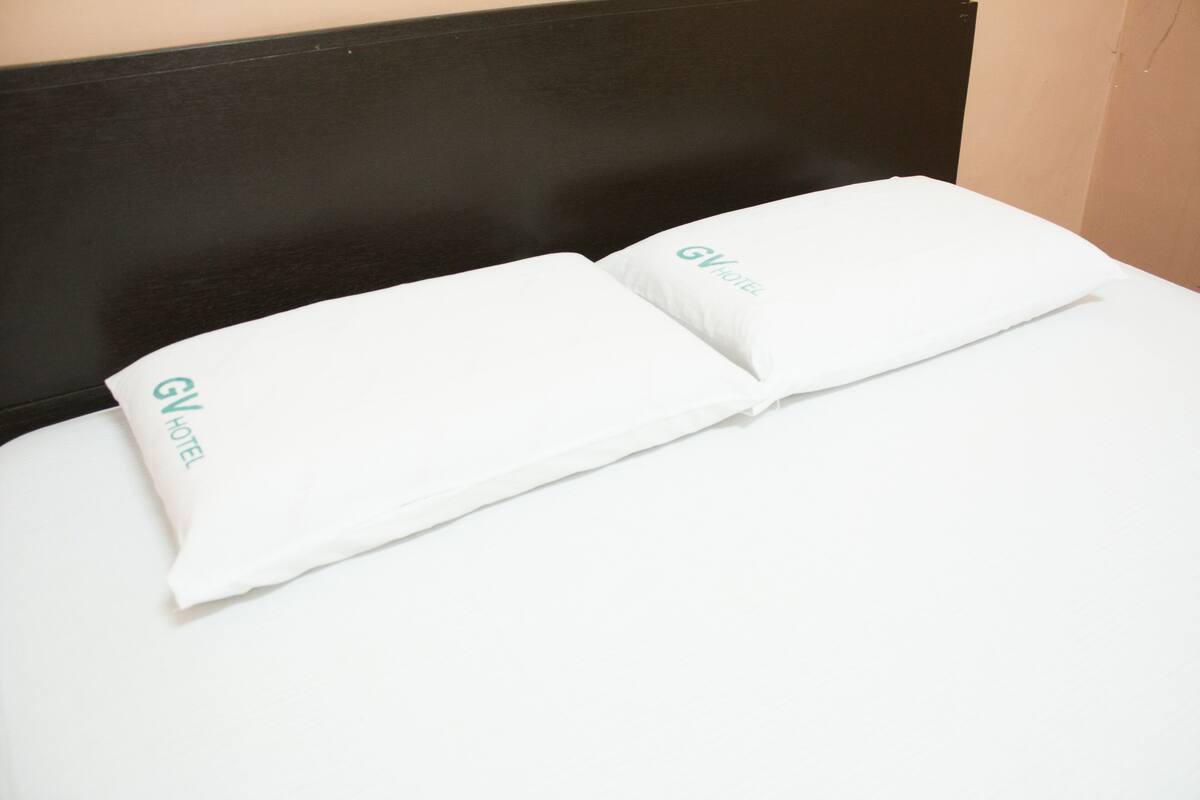 Bureau, draps fournis