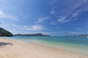 On the beach - X10 Seaview Suites Panwa Beach (Wichit)