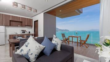 Two Bedroom Suite with Sea View | In-room safe, individually furnished, desk, blackout drapes