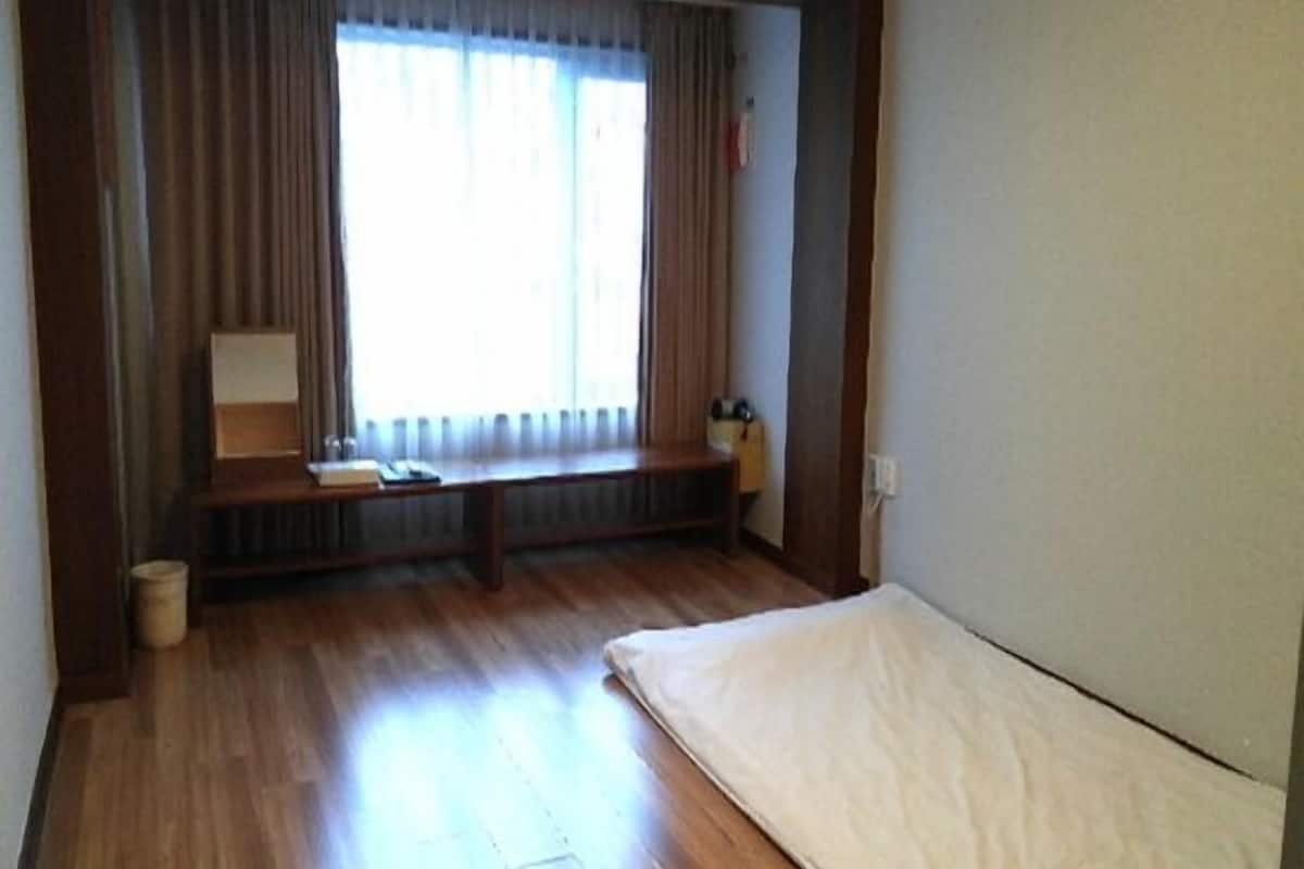 Minibar, free WiFi