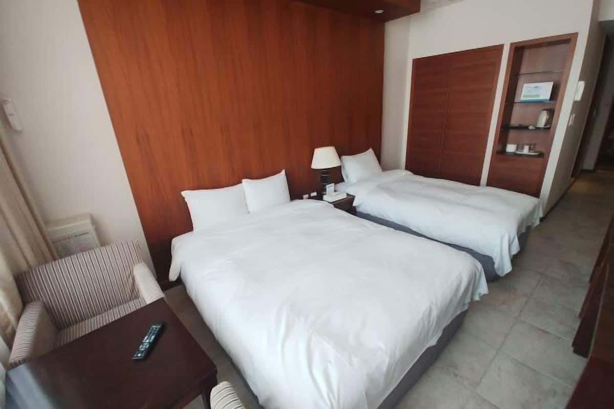 Minibar, free WiFi