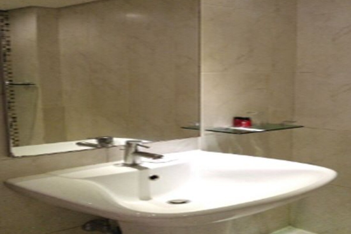 Bathroom | Shower, hair dryer (on request), towels