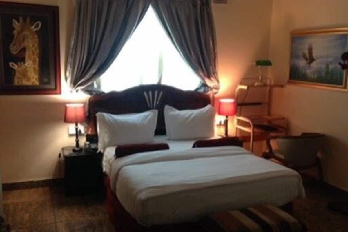 in-room safe, desk, free wifi