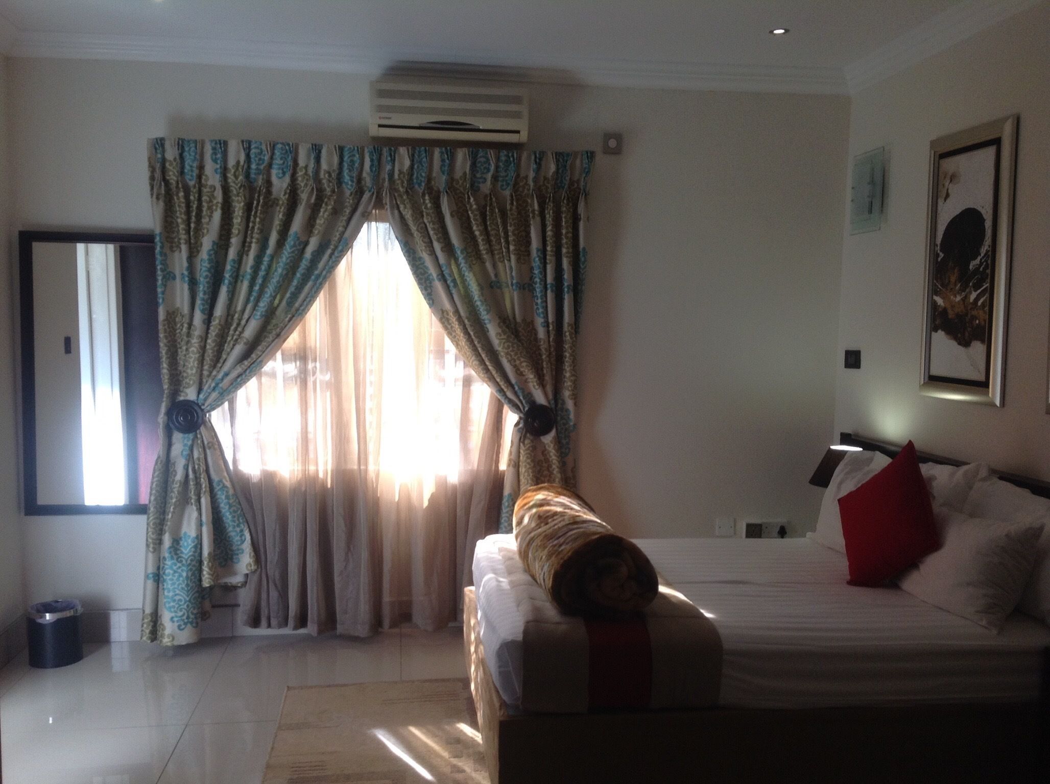 in-room safe, desk, free wifi