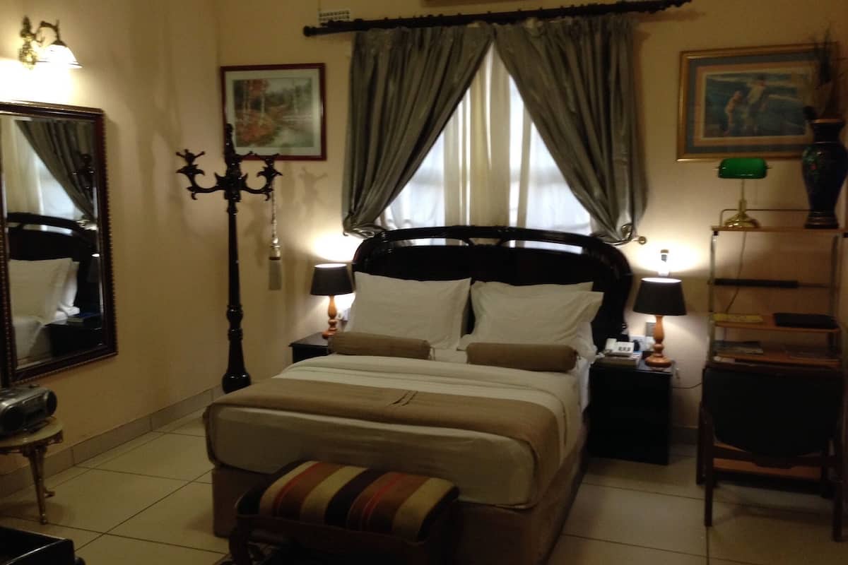 in-room safe, desk, free wifi