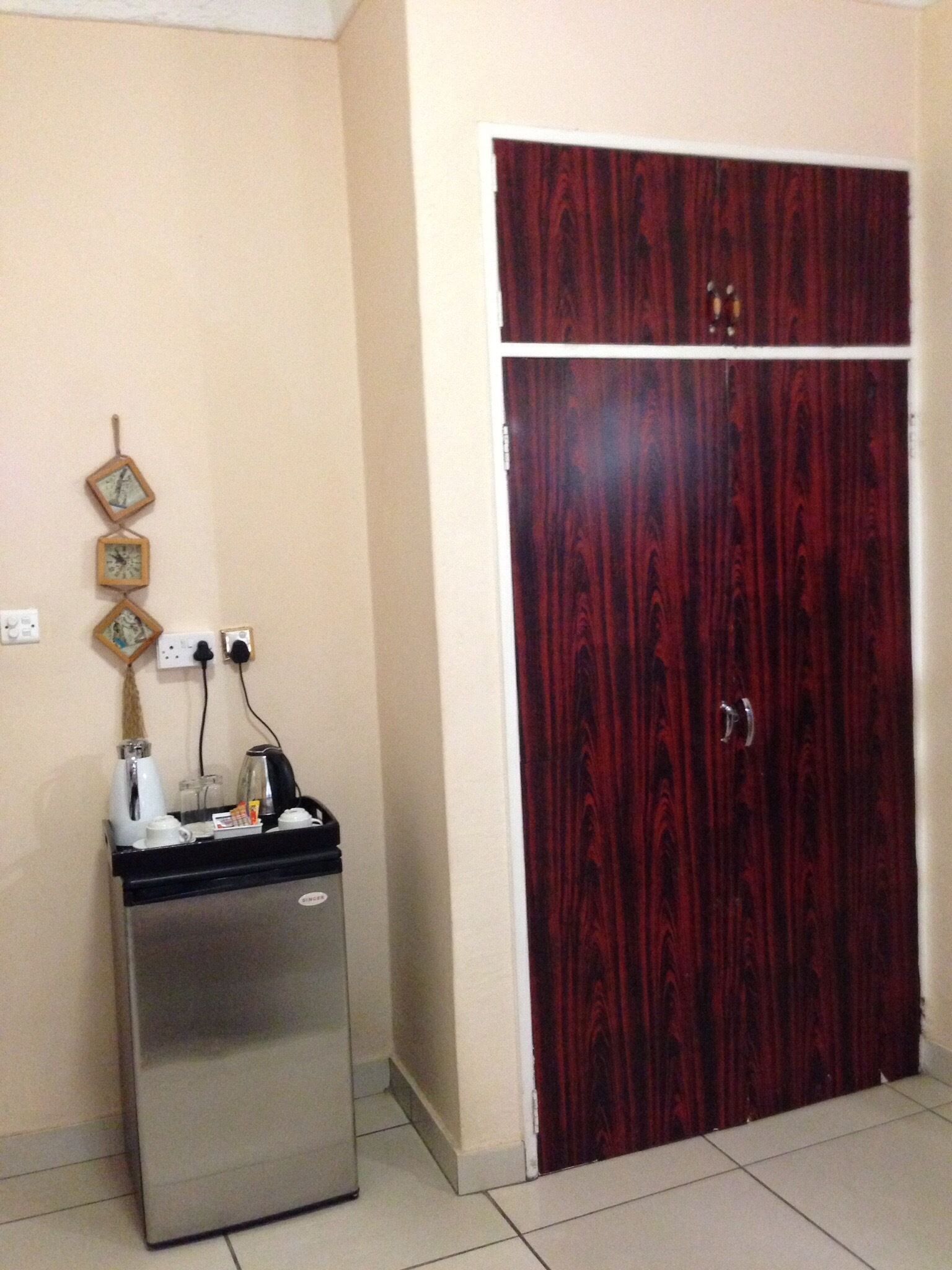 in-room safe, desk, free wifi