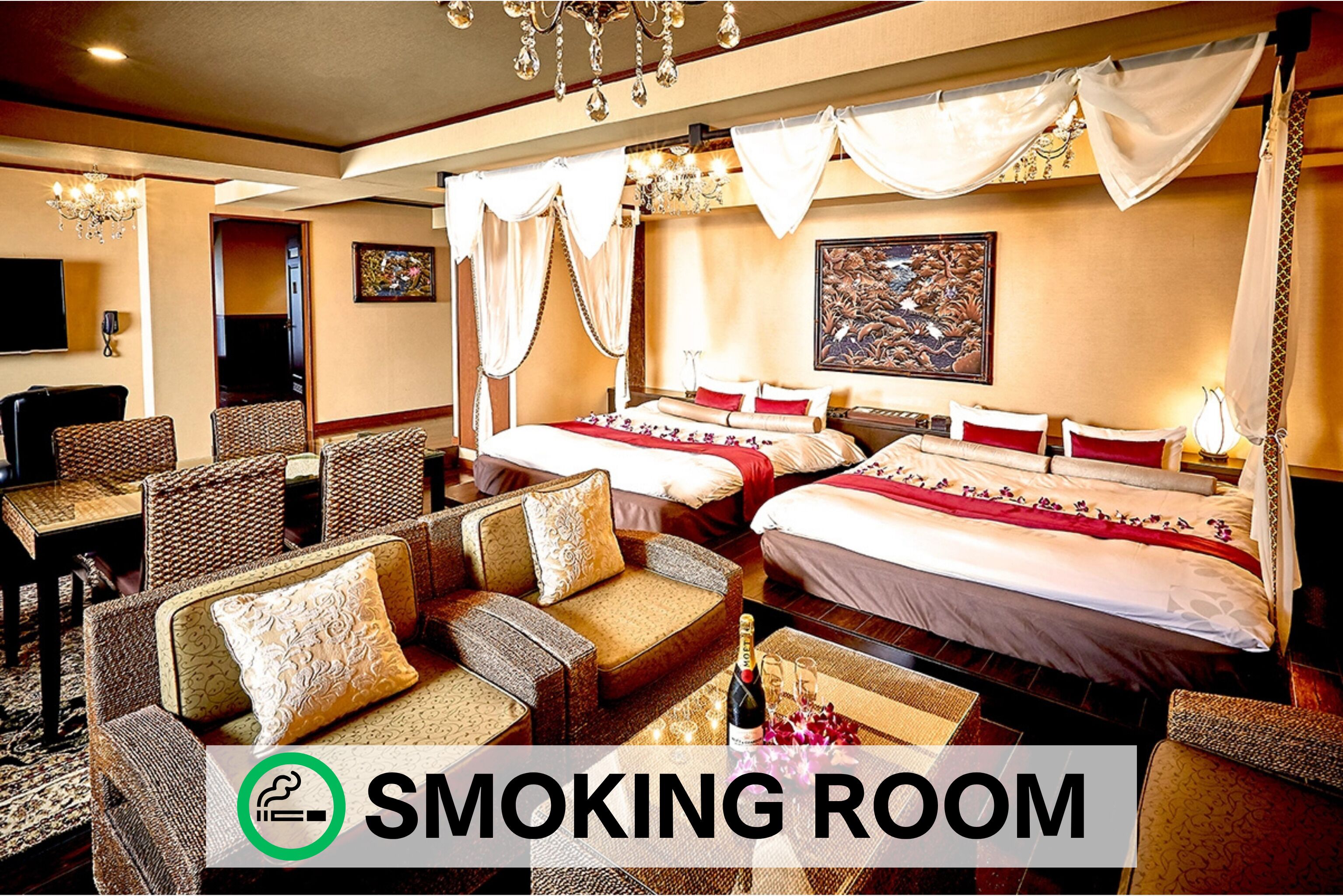 Executive kamer | Donsdekens, een kluis op de kamer, een bureau, verduisterende gordijnen