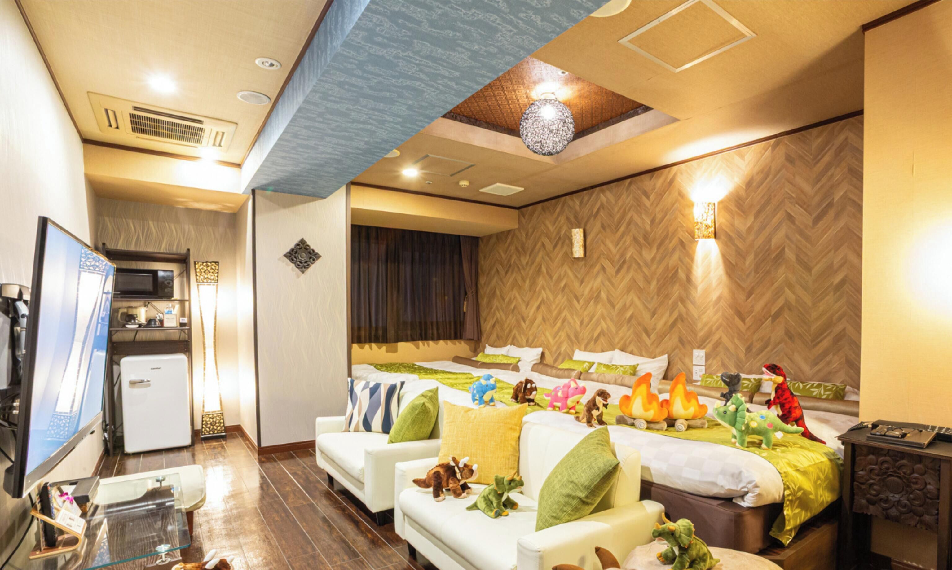 Habitación familiar, varias camas, para no fumadores (3 Double Beds) | Caja de seguridad en la habitación, cortinas blackout y insonorización 