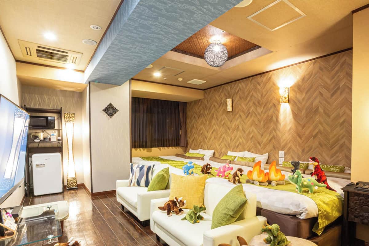 Habitación familiar, varias camas, para no fumadores (3 Double Beds) | Caja de seguridad en la habitación, cortinas blackout y insonorización