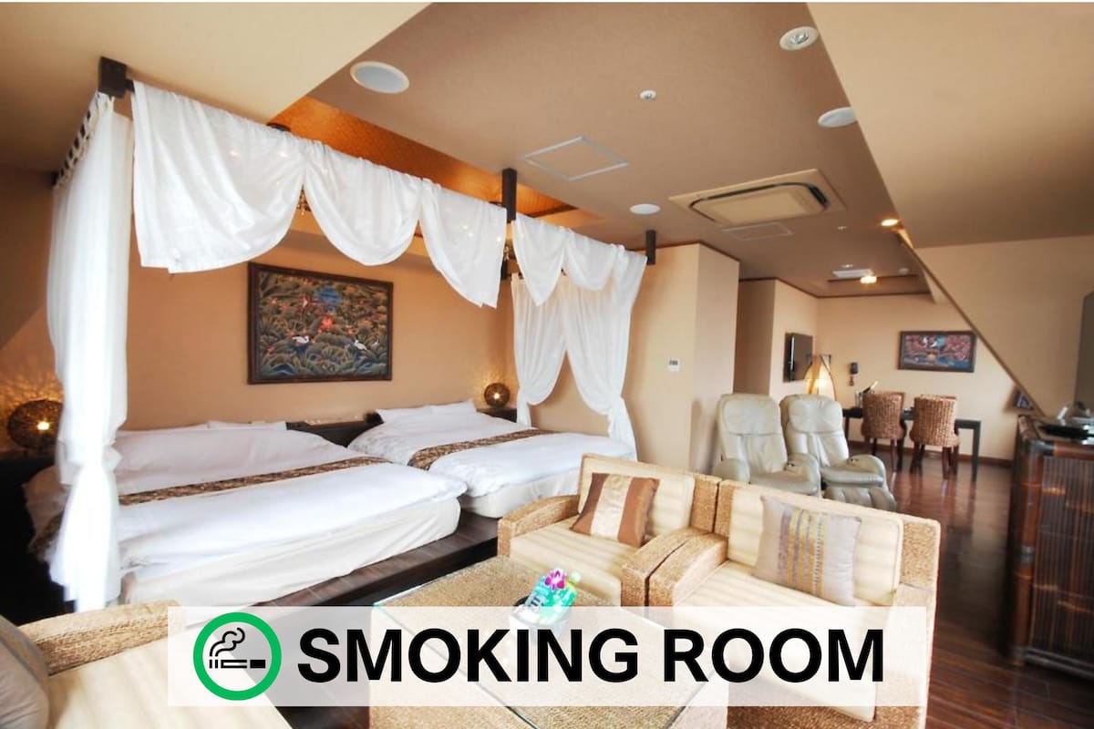 Down duvets, in-room safe, desk, blackout curtains