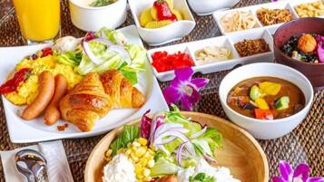 Free daily buffet breakfast