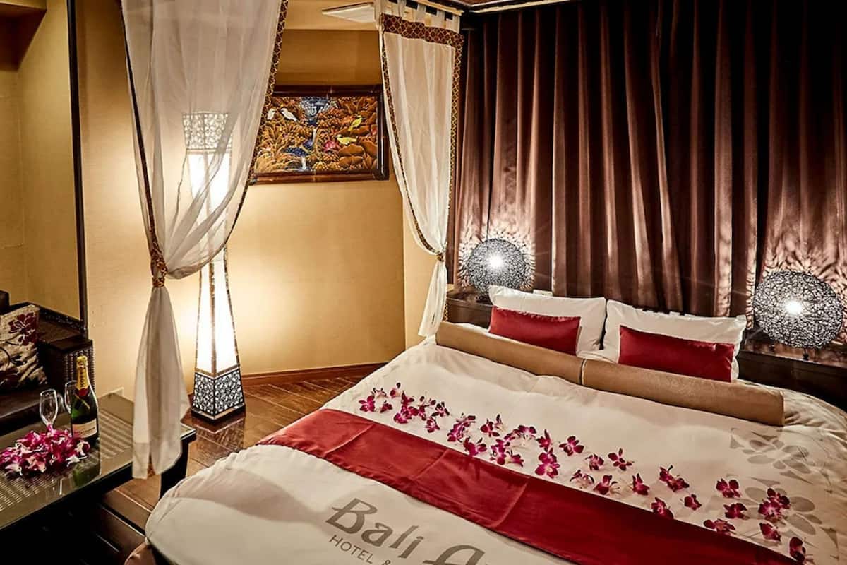 Pretty Type Room, Non Smoking | 1 bedroom, down duvets, in-room safe, desk