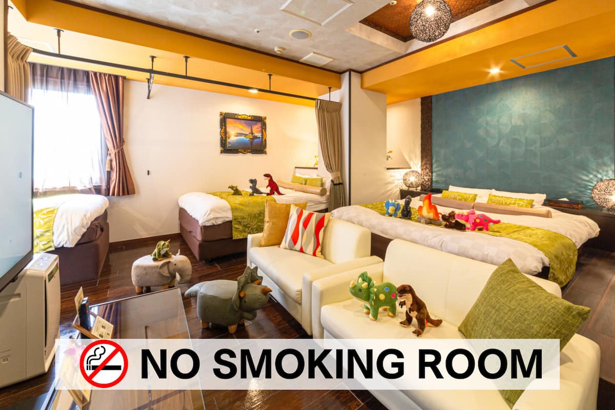 Down duvets, in-room safe, desk, blackout curtains