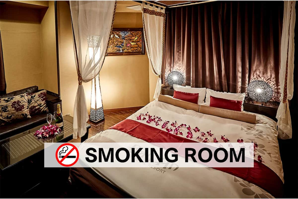 Caja de seguridad en la habitación, cortinas blackout y insonorización