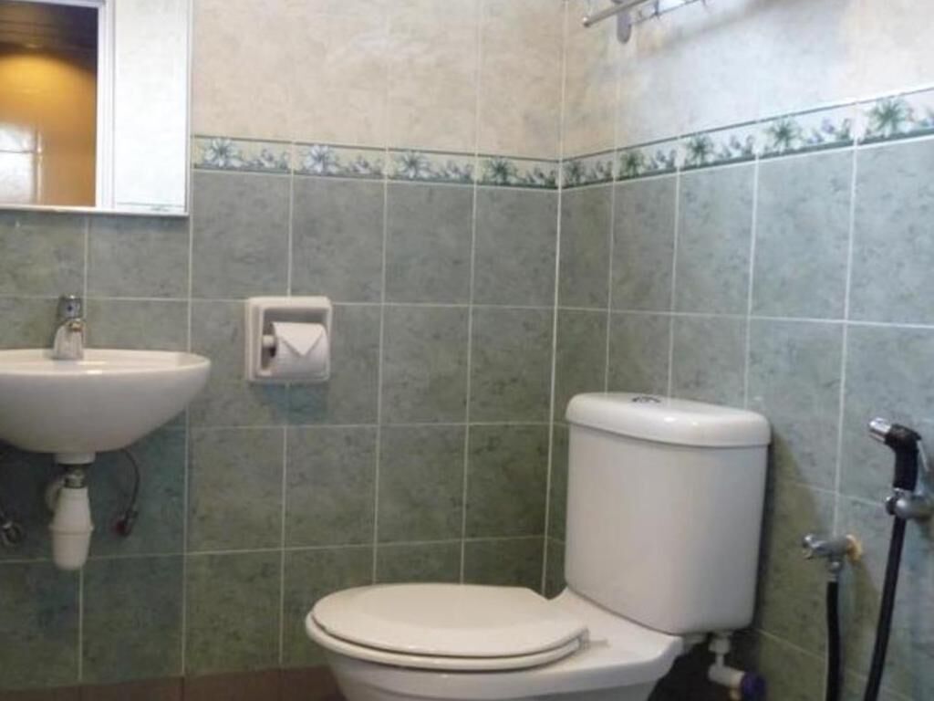 Baño | Ducha, artículos de higiene personal gratuitos y secador de pelo