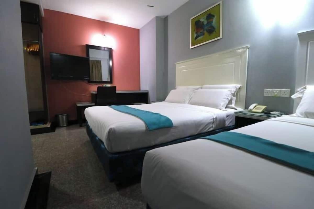 Meja, langsir/tirai gelap terus, seterika/papan seterika, Wi-fi percuma