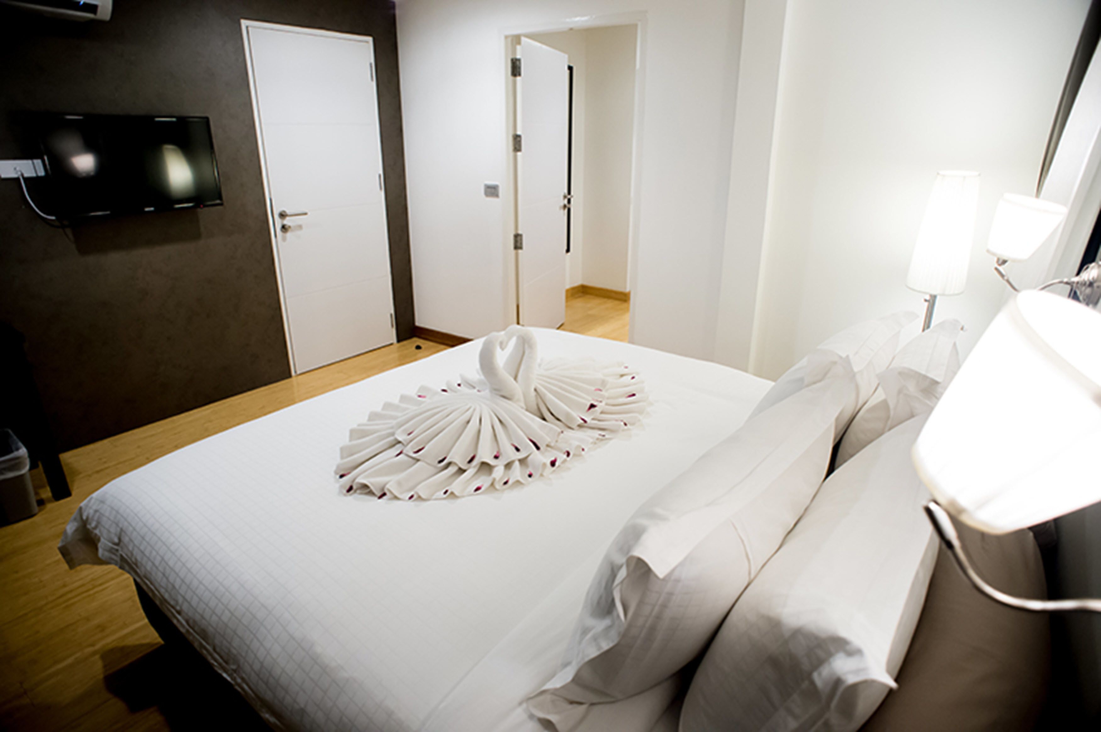 hypo-allergenic bedding, in-room safe, desk, blackout curtains