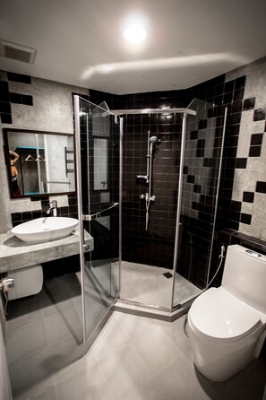 Superior Double Room, 1 Double Bed | Bathroom | Shower, free toiletries, hair dryer, towels - C U Inn Bangkok (Bangkok)