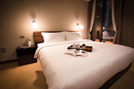 Hypo-allergenic bedding, in-room safe, desk, blackout curtains. C U Inn Bangkok