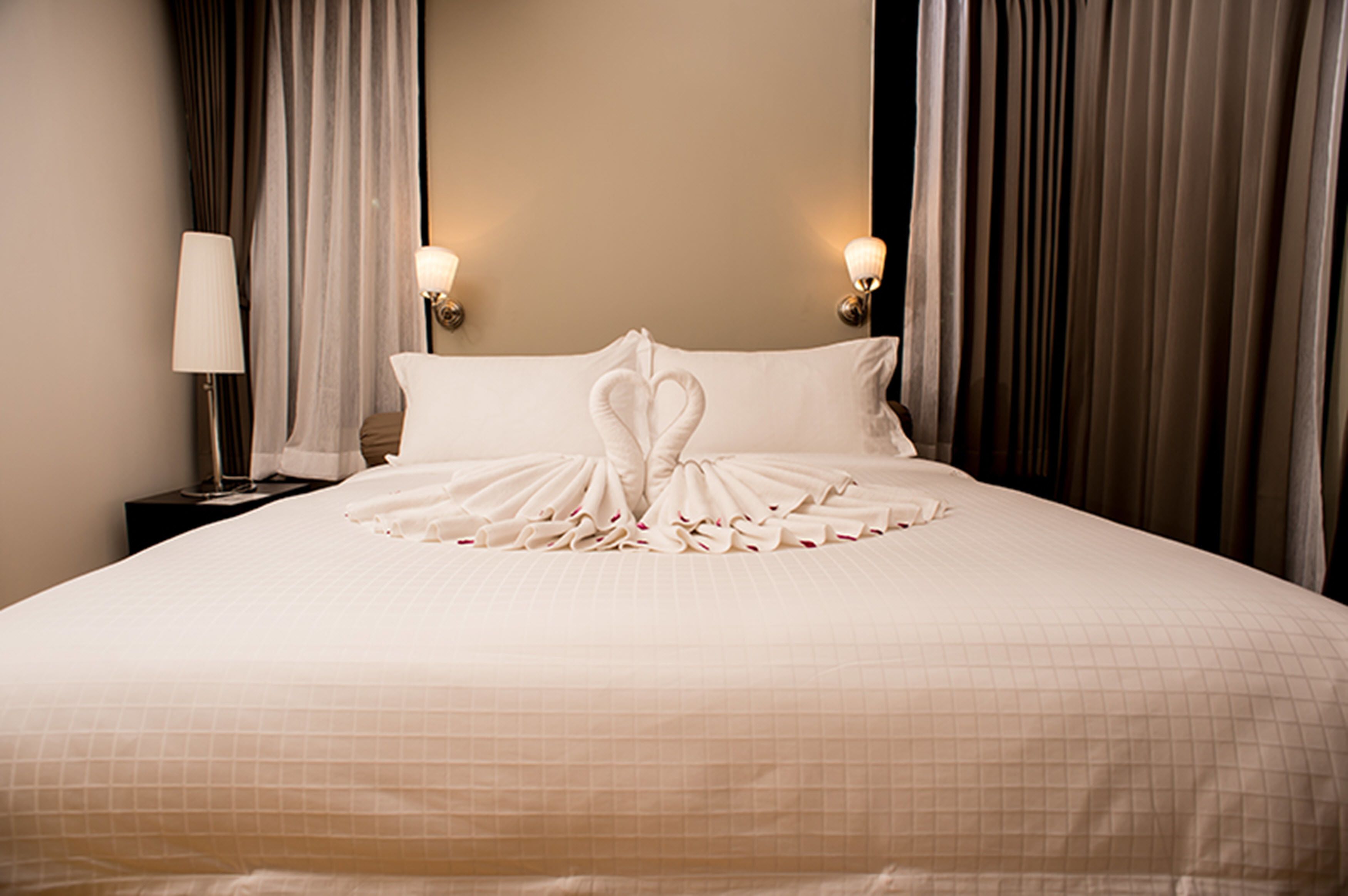 hypo-allergenic bedding, in-room safe, desk, blackout curtains