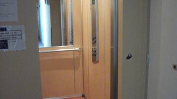 An elevator with a sign above it reading "Ascenseur".