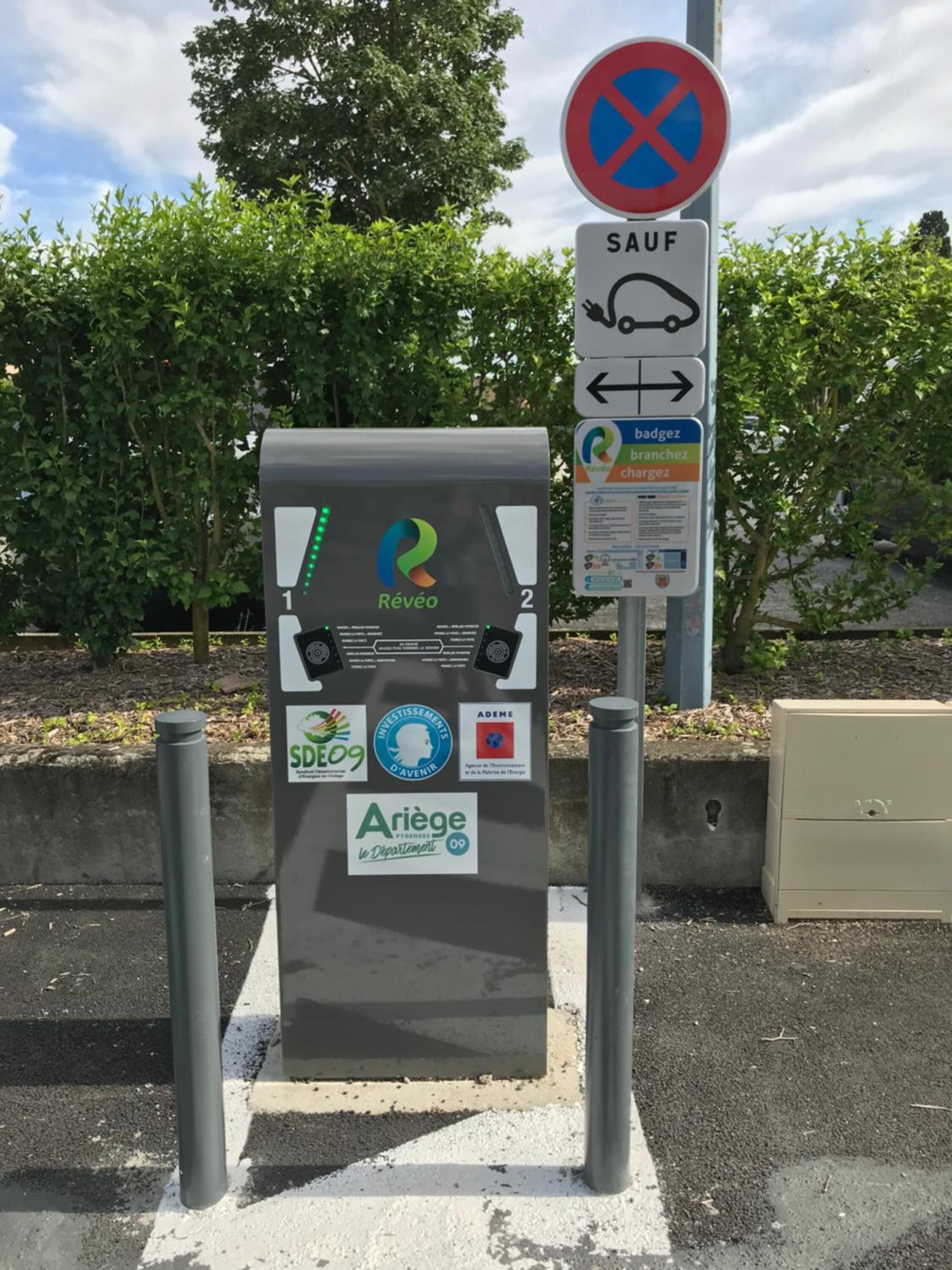 A parking meter with multiple payment options and a sign indicating no parking.