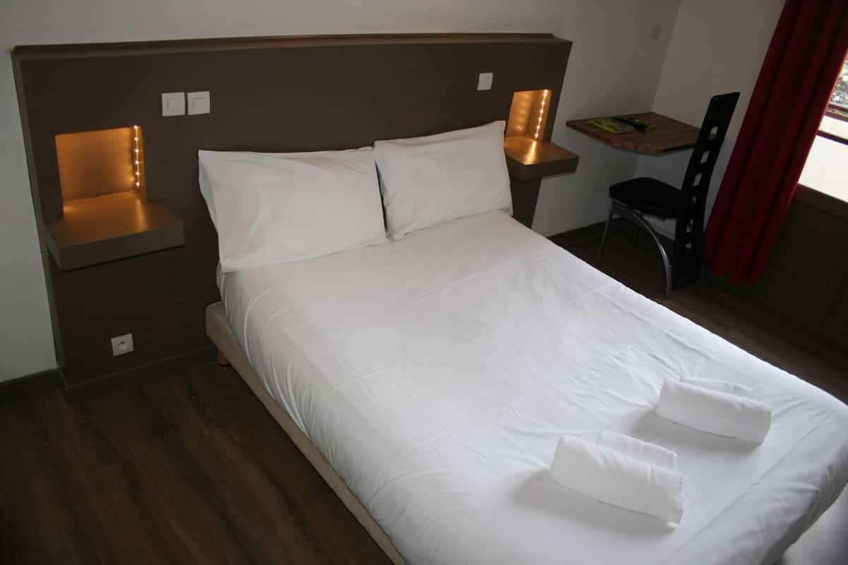 Comfort Twin Room | Premium bedding, WiFi (free), bed sheets