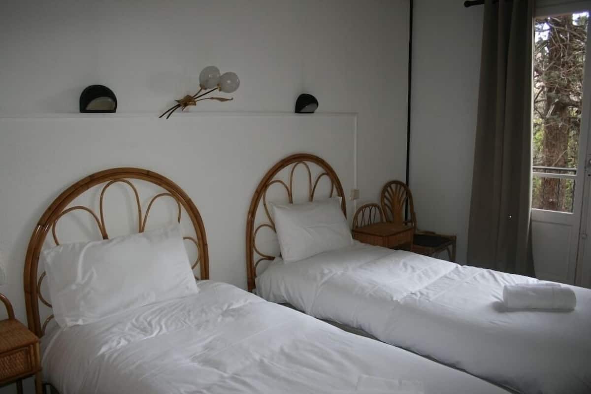 Double Room | Premium bedding, WiFi (free), bed sheets
